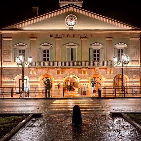 Pavillon Suite & Apartments Песк'єра-дель-Гарда Екстер'єр фото