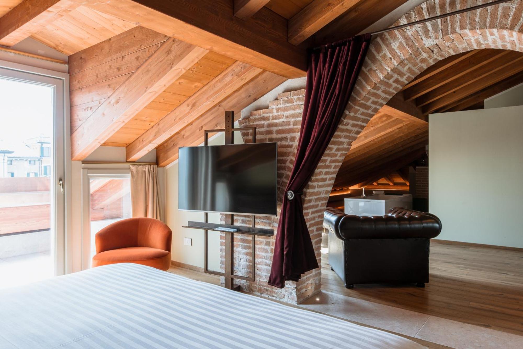 Pavillon Suite & Apartments Песк'єра-дель-Гарда Екстер'єр фото