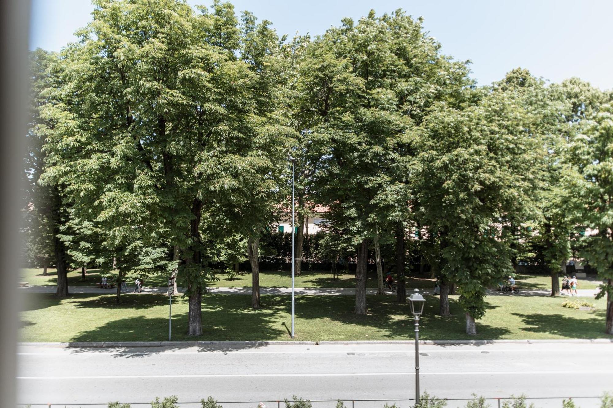 Pavillon Suite & Apartments Песк'єра-дель-Гарда Екстер'єр фото