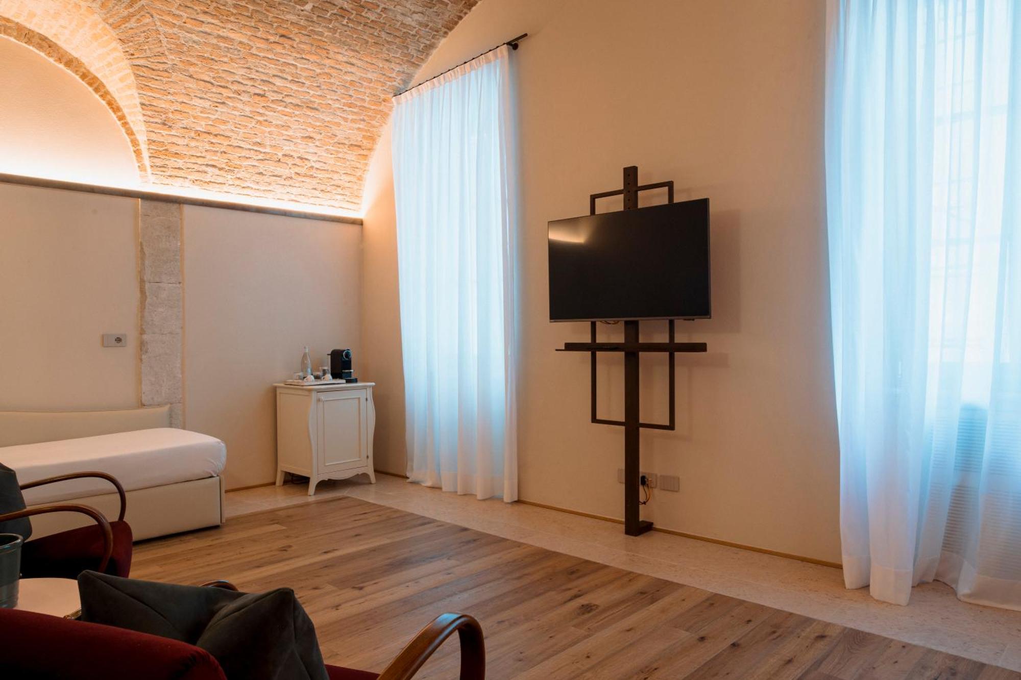 Pavillon Suite & Apartments Песк'єра-дель-Гарда Екстер'єр фото