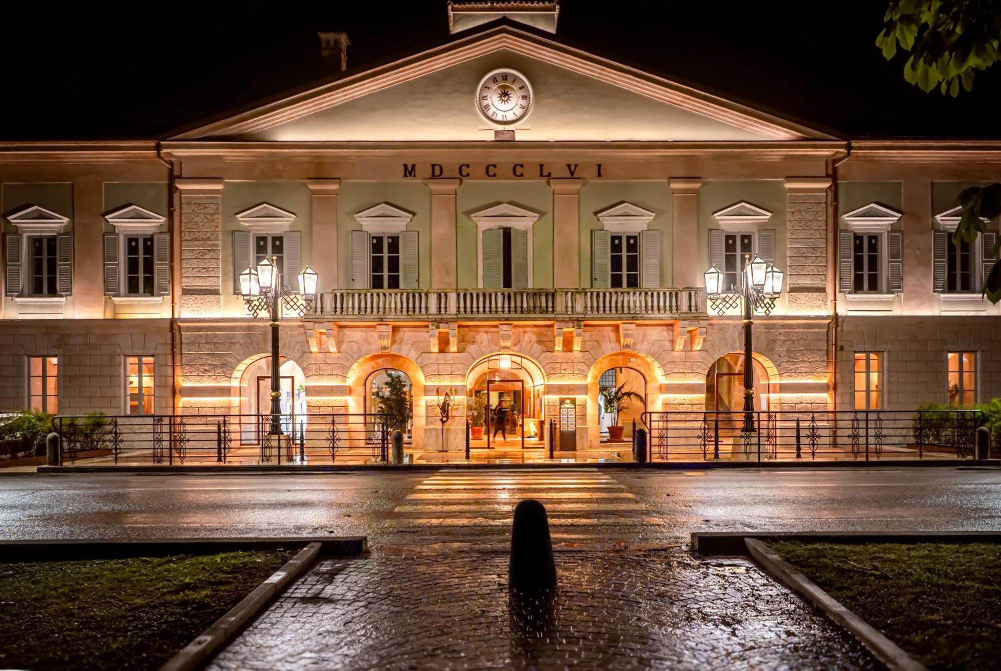 Pavillon Suite & Apartments Песк'єра-дель-Гарда Екстер'єр фото